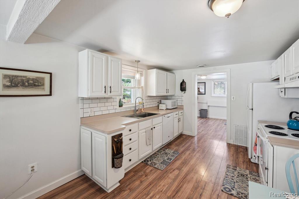 7847 HERBST Road, Brighton, MI 48114 — Photo 16