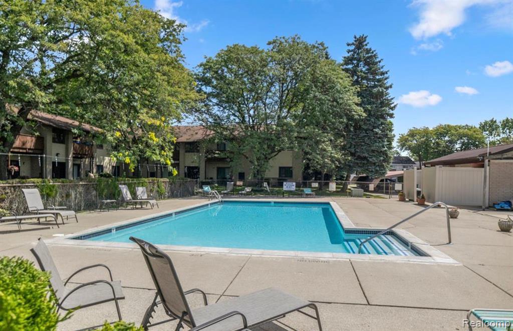 7599 MANOR CIR, Westland, MI — Photo 25