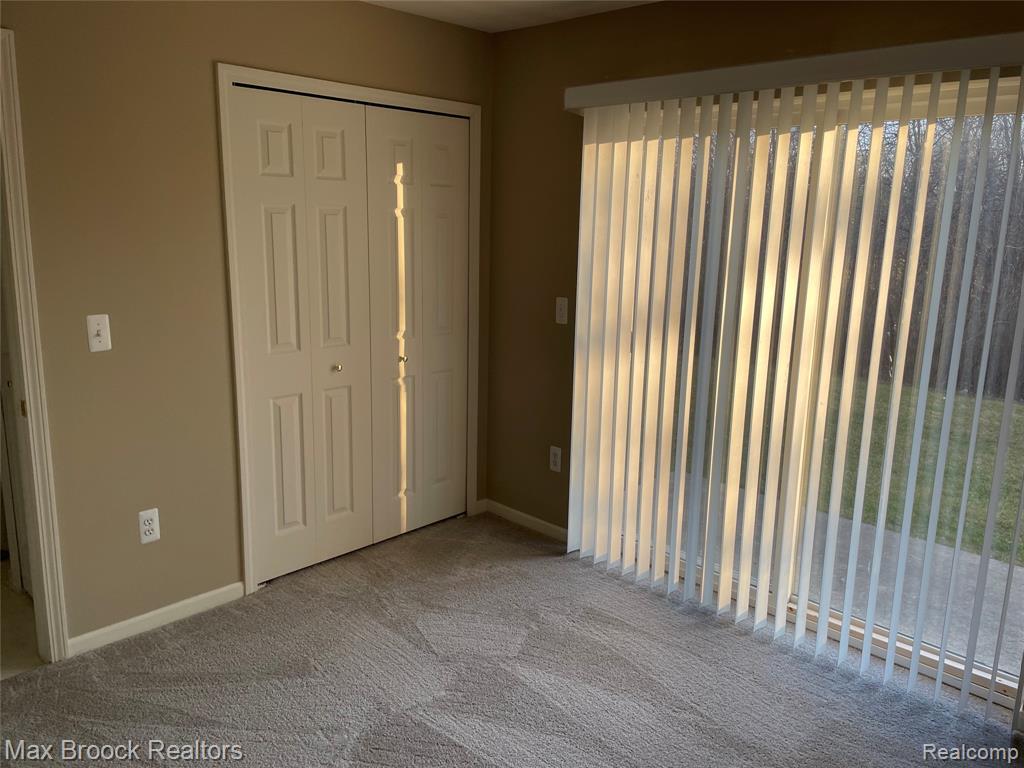 924 SANDALWOOD Drive, Troy, MI 48085 — Photo 15