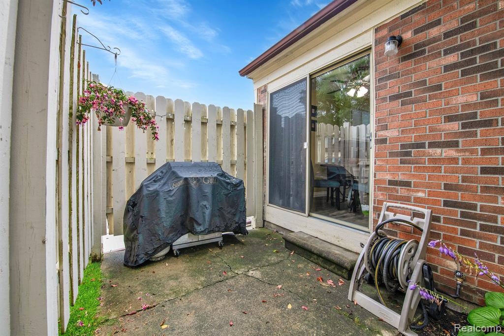 1529 DOVER Hill N, Walled Lake, MI 48390 — Photo 20