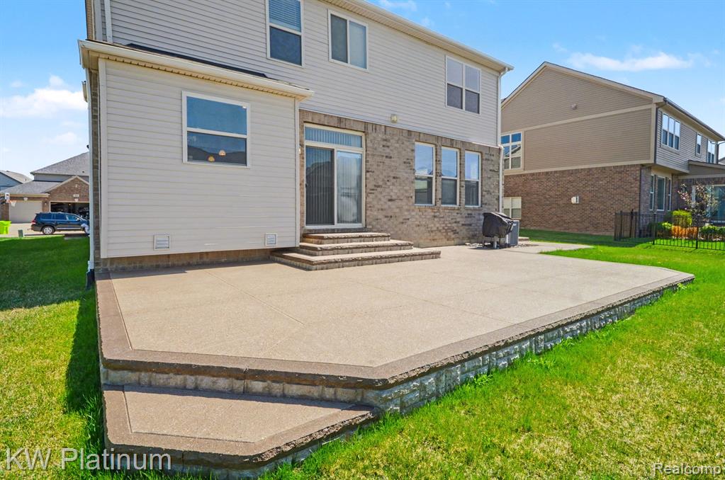 55321 Demaret Drive, Macomb, MI 48042 — Photo 33