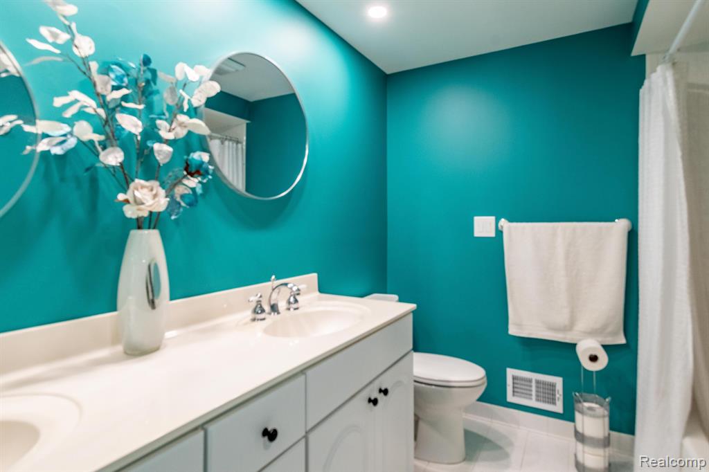 43100 12 OAKS CRESCENT Drive, 4044, Novi, MI 48377 — Photo 16