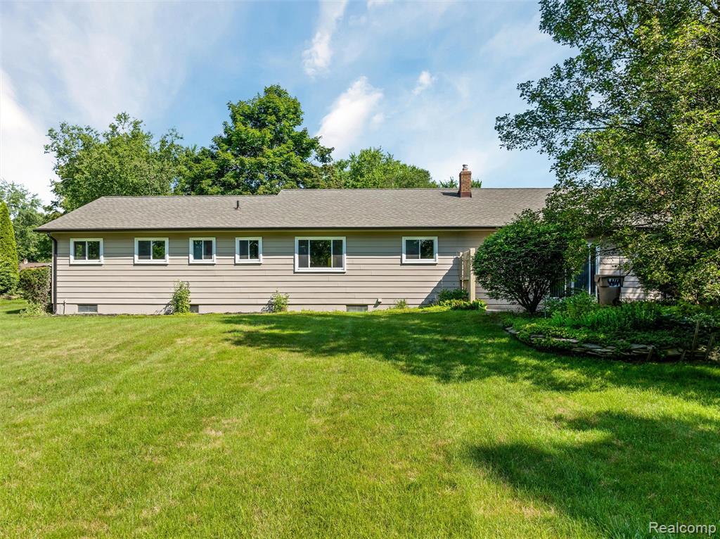 9844 Klais Court, Clarkston, MI 48348 — Photo 38
