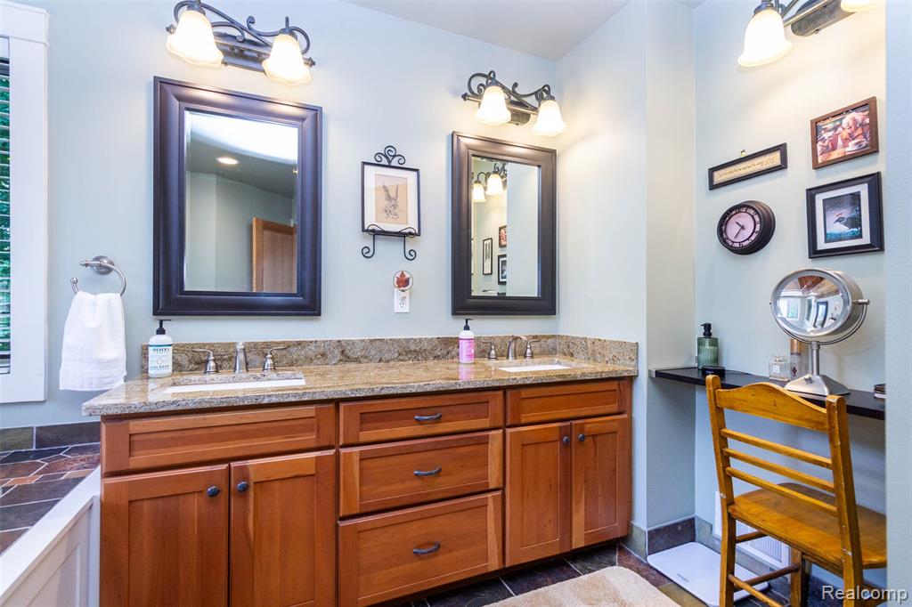 9887 Hadley Road, Clawson, MI 48348 — Photo 21