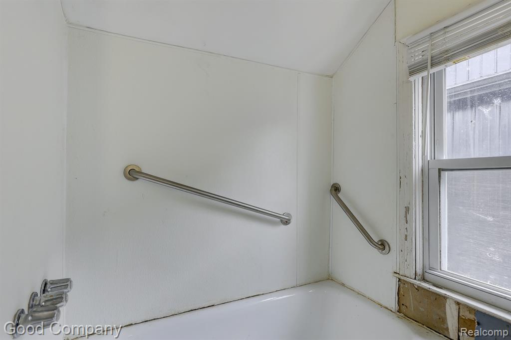 736 E Meyers Avenue, Hazel Park, MI 48030 — Photo 34