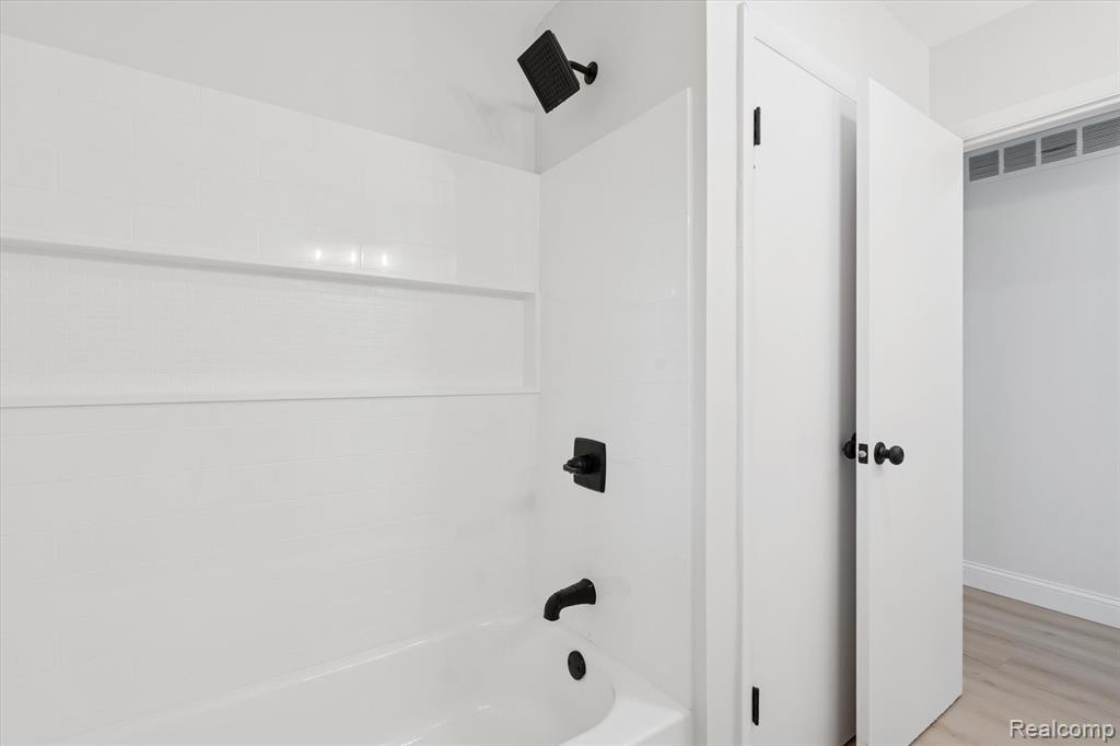 241 Raleigh Place, Lennon Vlg, MI 48449 — Photo 18