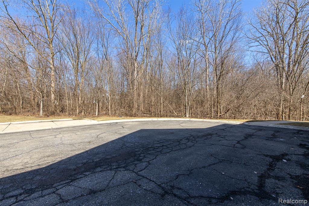 708 AMBERLY Drive, A, Waterford, MI 48328 — Photo 30