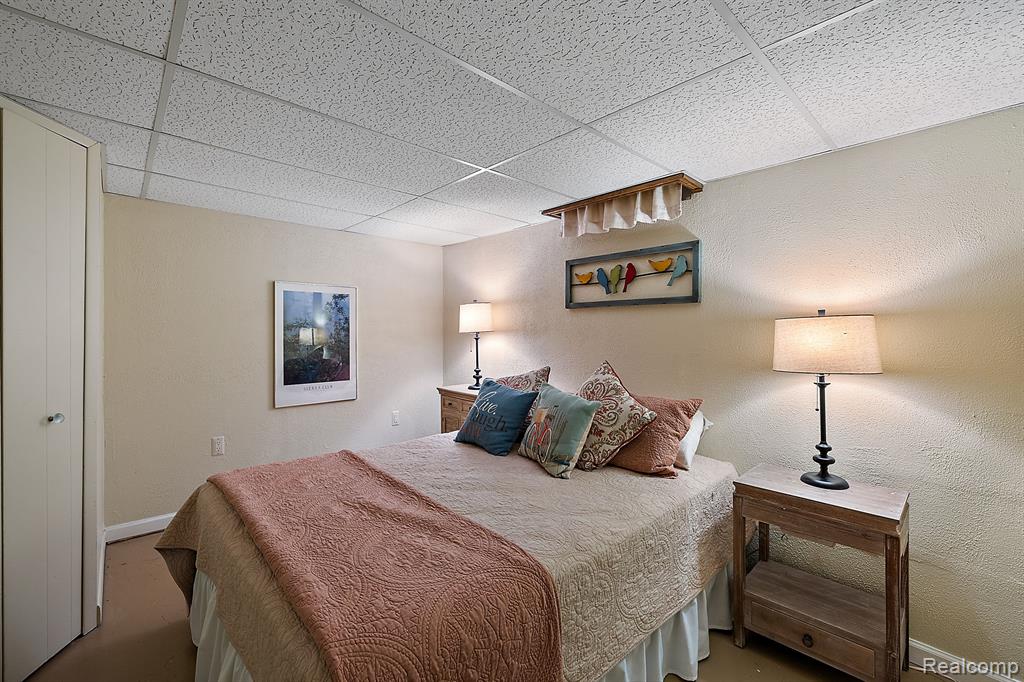 813 ABBEY Lane, Milford, MI 48381 — Photo 30