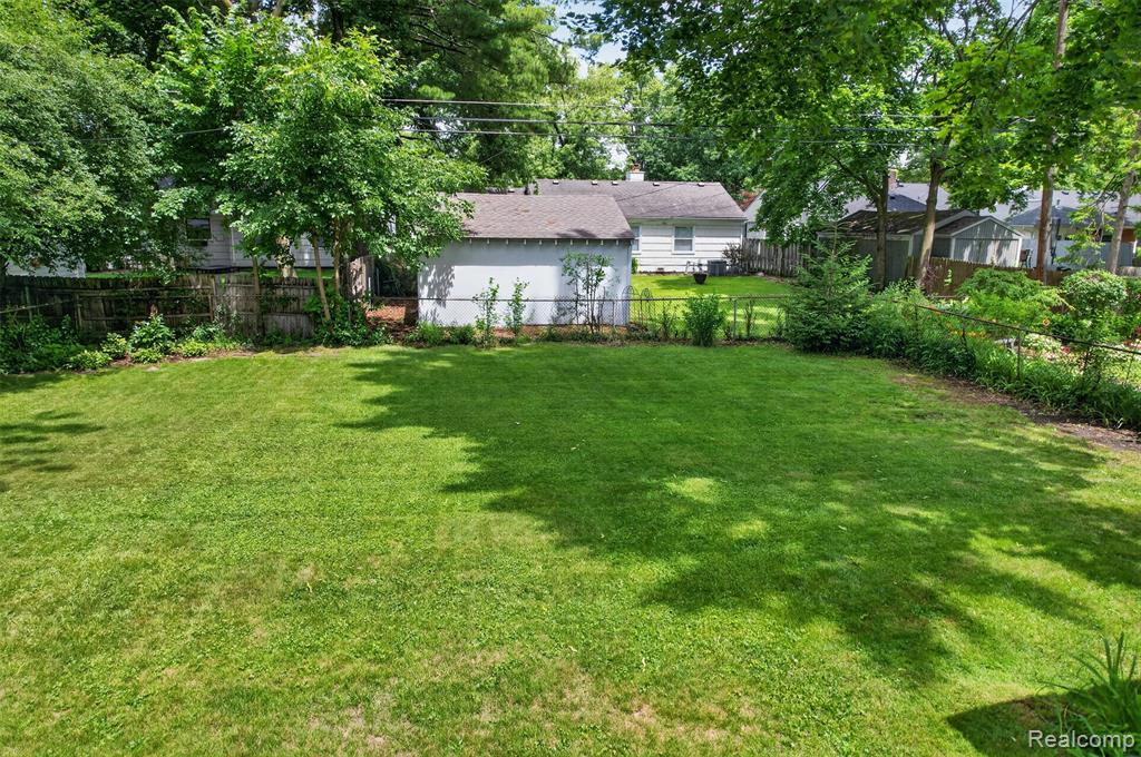 15690 Birwood Avenue, Beverly Hills, MI 48025 — Photo 25