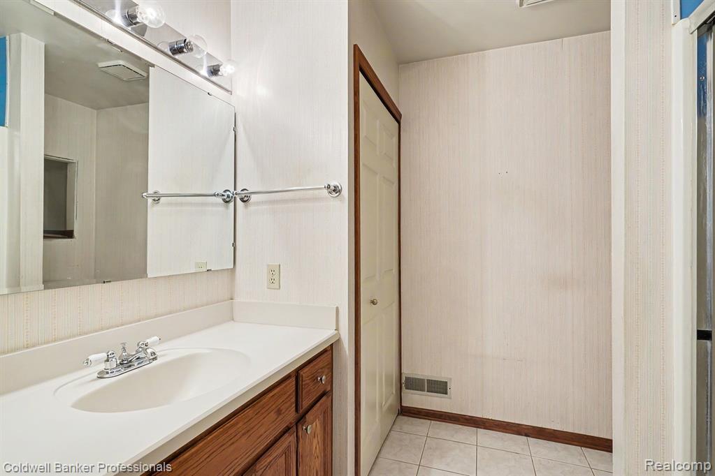 1083 Shalin Drive, Davison, MI 48423 — Photo 9