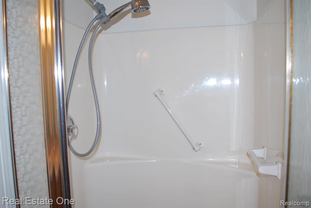 697 RAVENCREST Lane, 5, Westland, MI — Photo 20