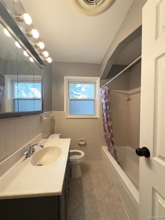 7402 COLONIAL Street, Dearborn Heights, MI 48127 — Photo 6