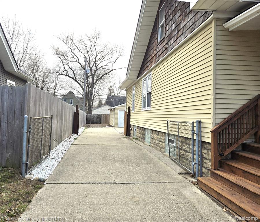 571 W Saratoga Street, Ferndale, MI 48220 — Photo 29