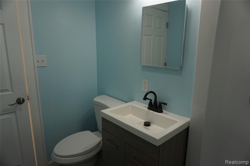 217 W Dewey Street, Flint, MI 48505 — Photo 14