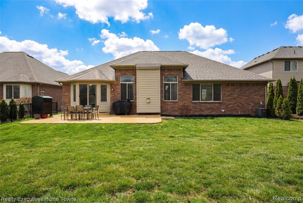 50486 Torrey Pines Drive, Macomb, MI 48042 — Photo 16