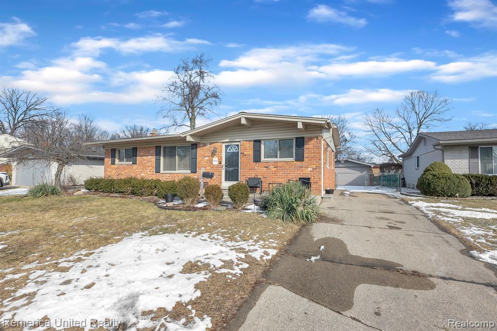8906 E DEBORAH, Livonia, MI 48150 — Photo 2