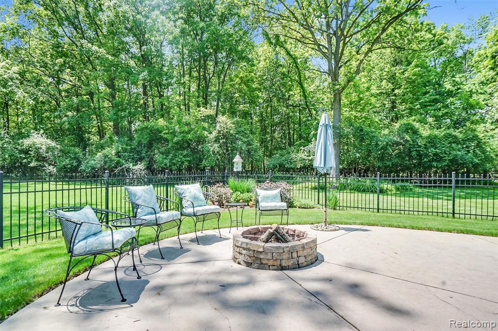 5693 Hunters Gate Drive, Troy, MI 48098 — Photo 47