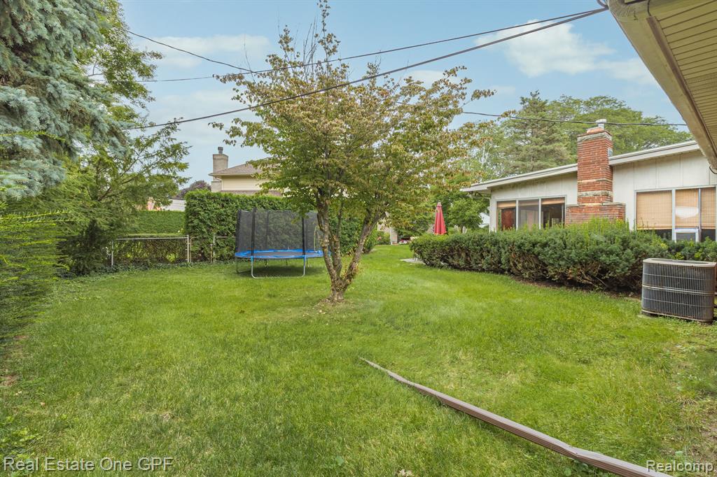 60 MOORLAND Drive, Grosse Pointe Shores, MI 48236 — Photo 70