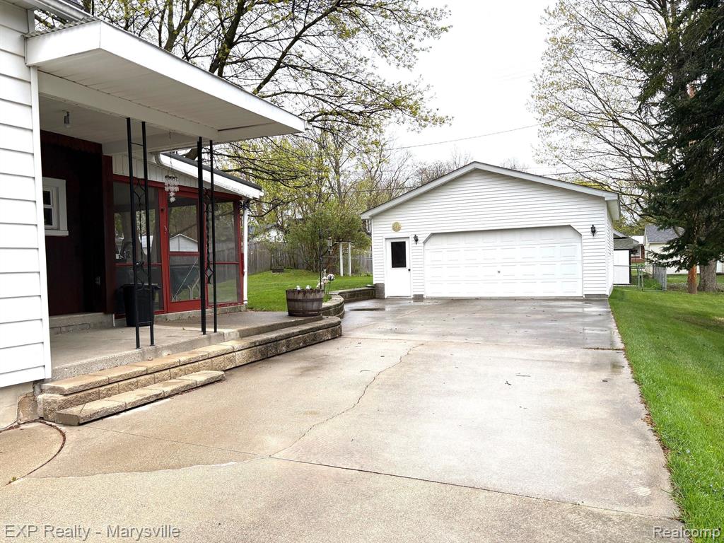 206 SPRING Street, Yale, MI 48097 — Photo 2