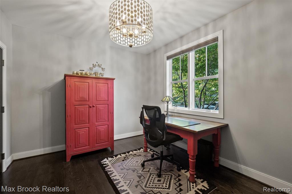 928 Montrose Avenue, Royal Oak, MI 48073 — Photo 8