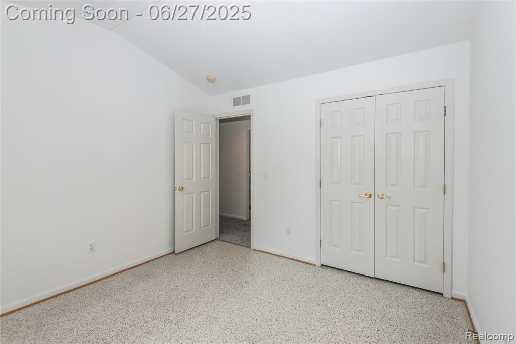 67 LARCHWOOD Drive, Troy, MI 48083 — Photo 20