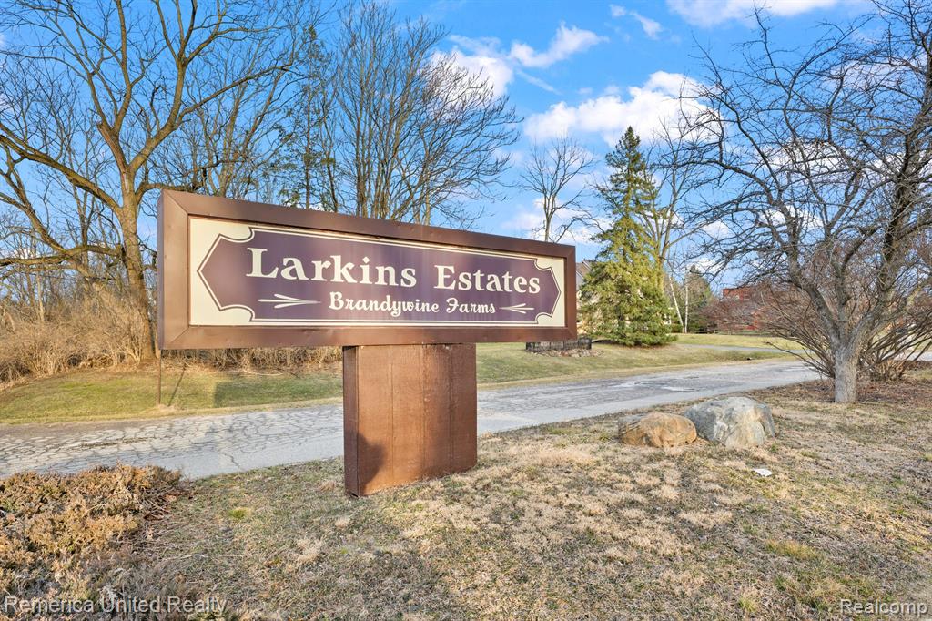 5112 KIERSTAN Drive, Brighton, MI 48114 — Photo 2