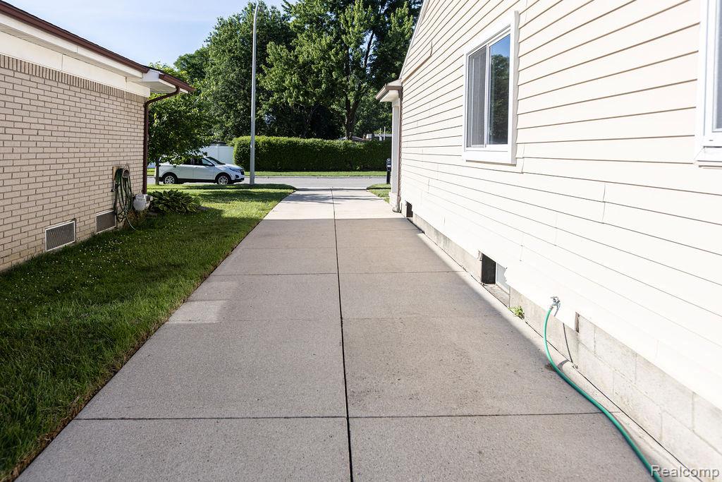 15270 Cambridge Drive, Fraser, MI 48026 — Photo 41