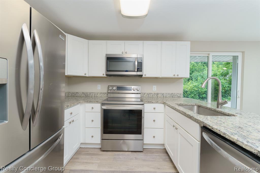 6340 ISLAND LAKE Drive, Brighton, MI 48116 — Photo 12
