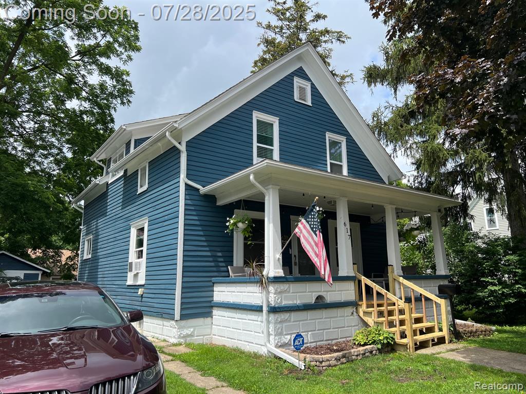 617 N Madison Street, Lapeer, MI 48446 — front exterior