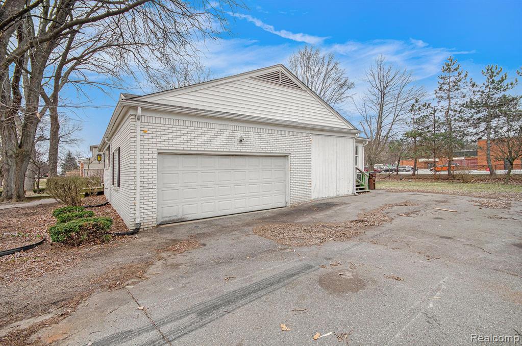 53568 WOLF Drive, Macomb, MI 48316 — Photo 11