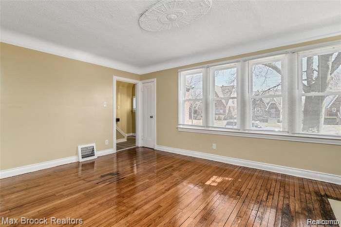6127 GRAYTON Street, Detroit, MI 48224 — Photo 4