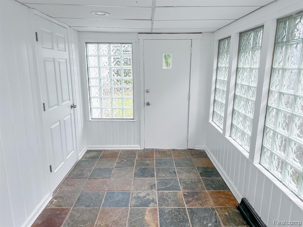 4013 CHENLOT Lane, Waterford, MI 48328 — Photo 23