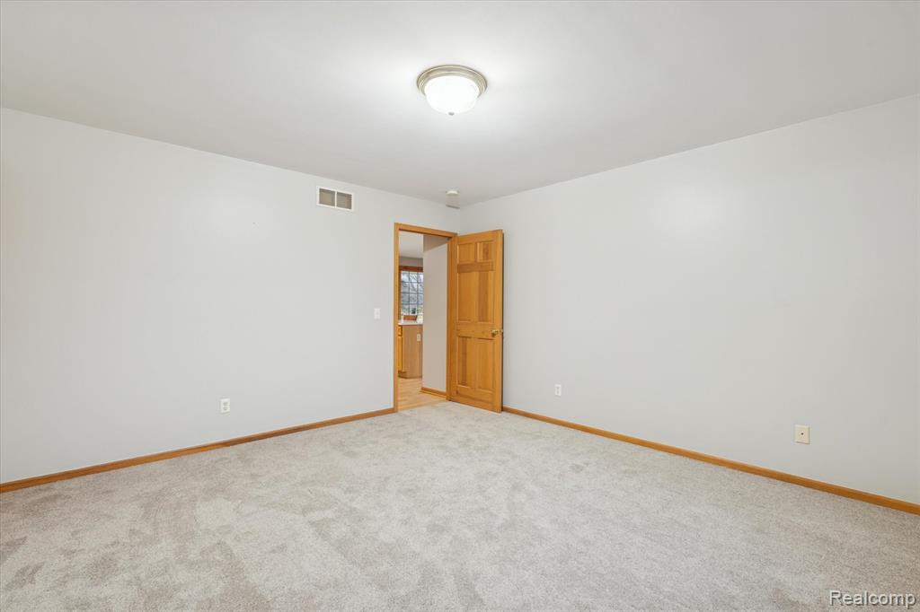 7183 Miller Lane, Grand Blanc, MI 48439 — Photo 27