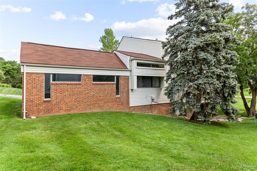 5317 Fairway Lane, West Bloomfield, MI 48323 — Photo 46