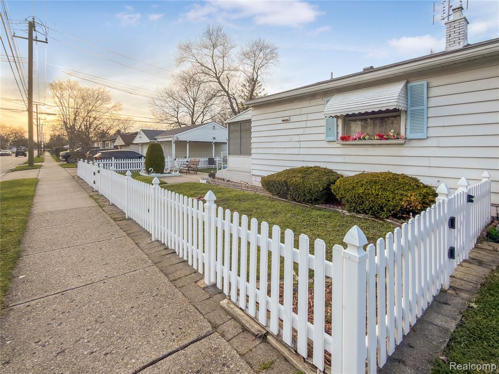 4710 Edgewood Street, Dearborn Heights, MI 48125 — Photo 30