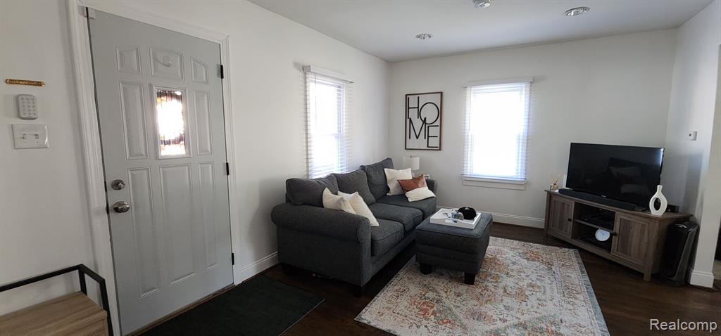 528 E ELZA Avenue, Hazel Park, MI 48030 — Photo 4