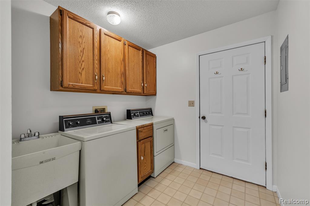 4419 Grace Avenue, Wayne, MI 48184 — Photo 33