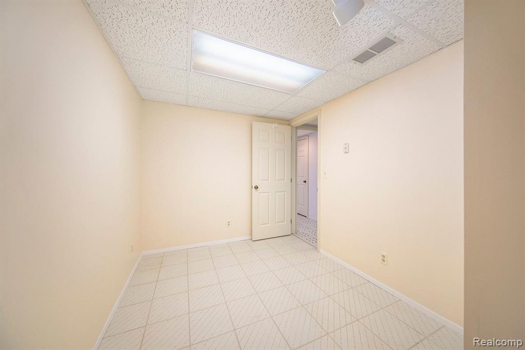 3510 BURBANK Drive, Ann Arbor, MI 48105 — Photo 27
