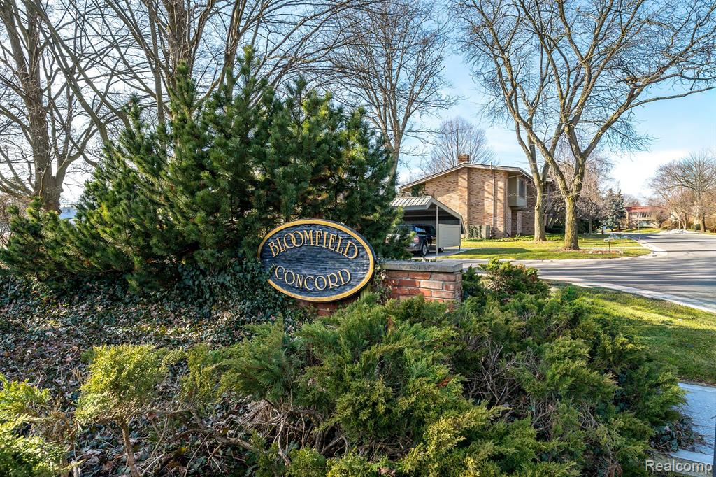 385 CONCORD Place, Bloomfield Hills, MI 48304 — Photo 32