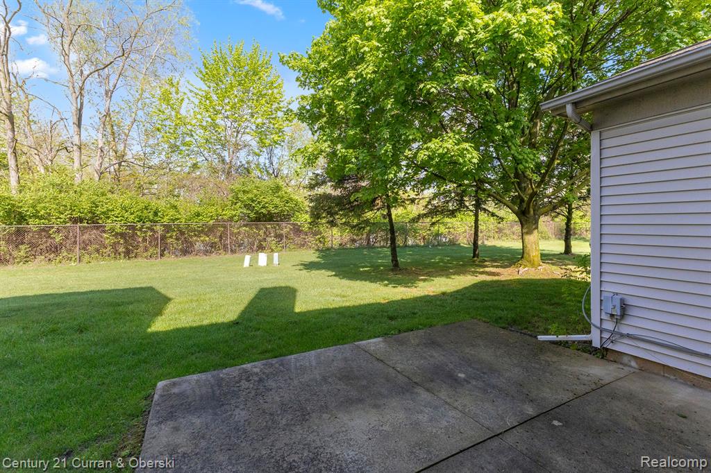 6541 DEERHURST Drive, Westland, MI — Photo 31