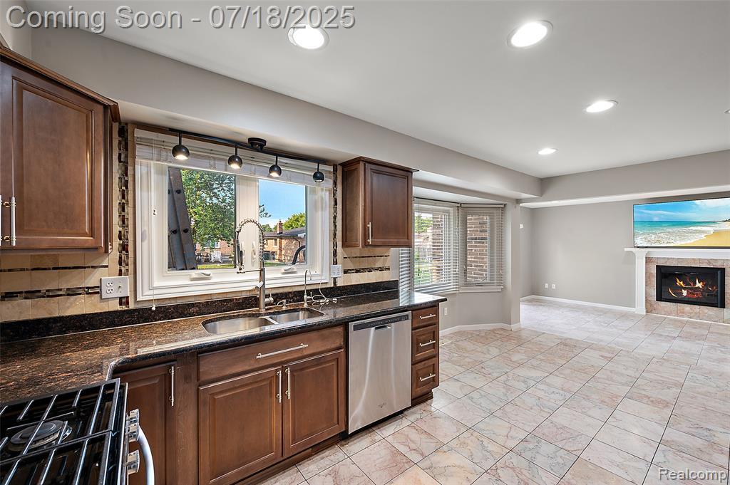 4152 Bloomfield Drive, Sterling Heights, MI 48310 — Photo 19