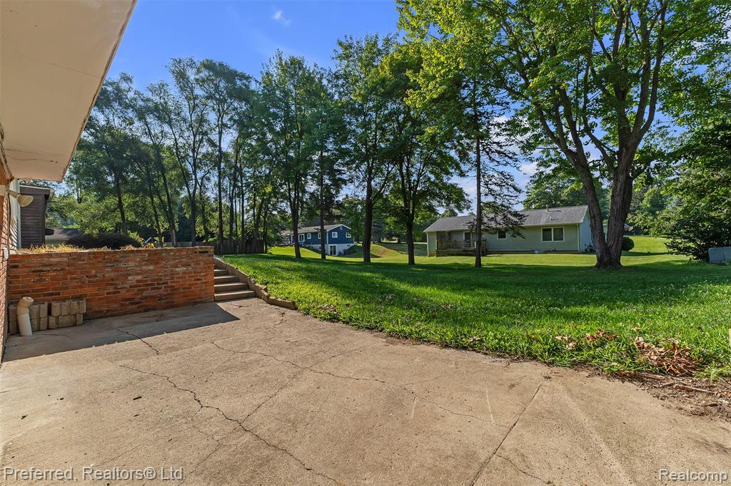 9366 Wild Oaks Circle, South Lyon, MI 48178 — Photo 43