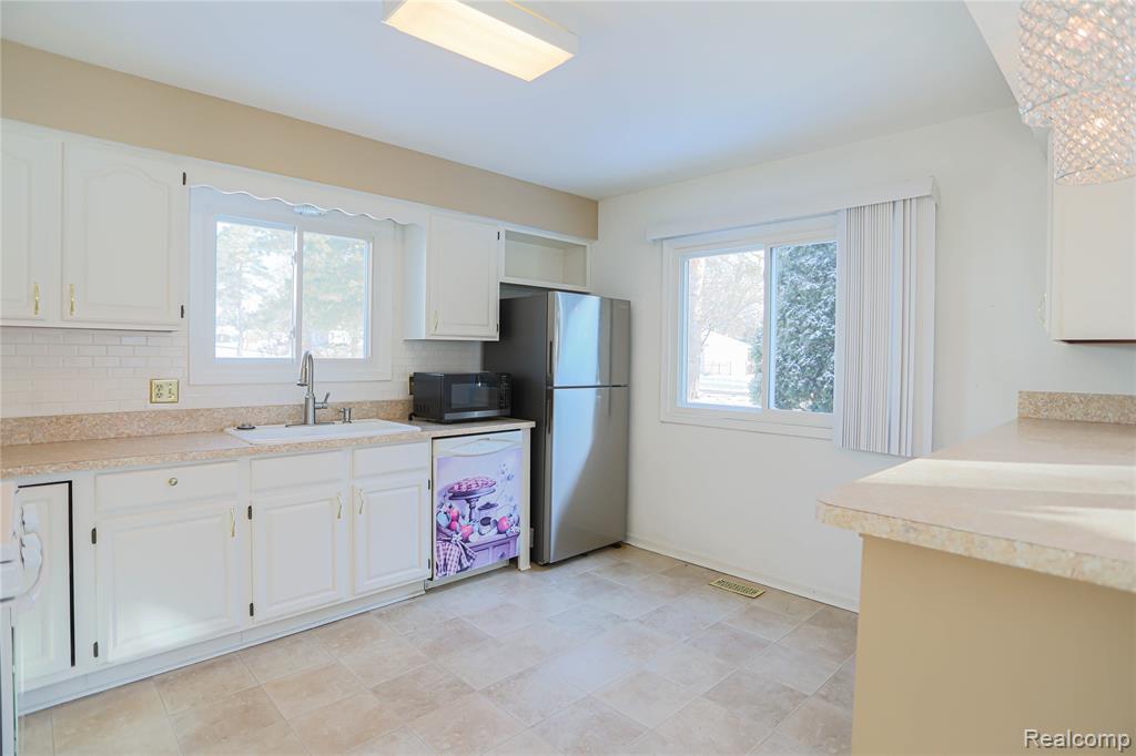 327 Mae Court, Romeo, MI 48065 — Photo 6