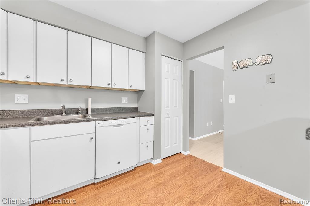 7570 WOODVIEW Street, Westland, MI — Photo 13