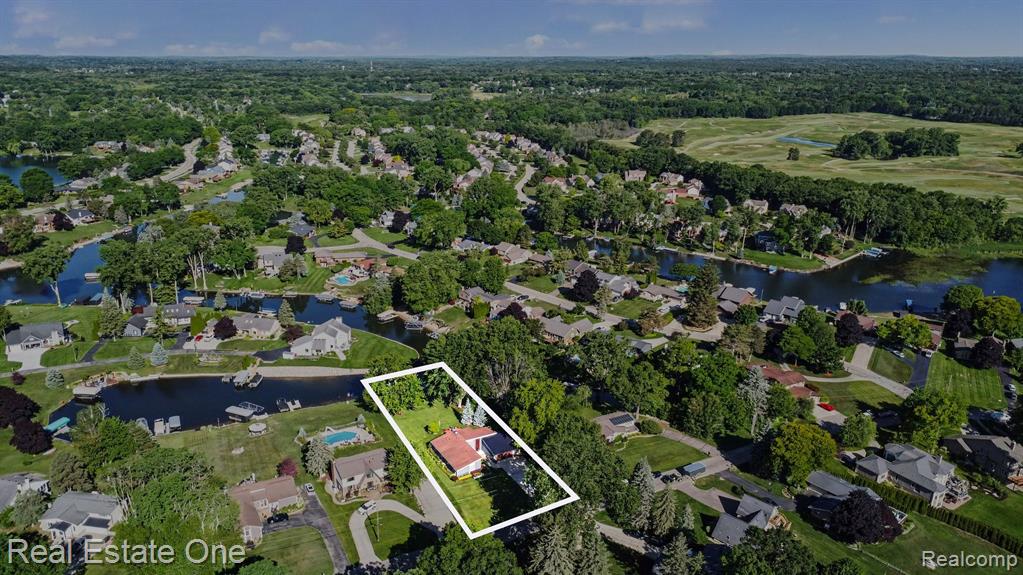 310 Pine Tree Rd Road, Lake Orion, MI 48362 — Photo 38
