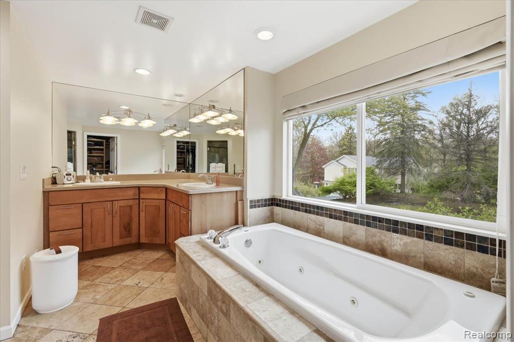 5105 Mohawk Avenue, Clarkston, MI 48348 — Photo 22