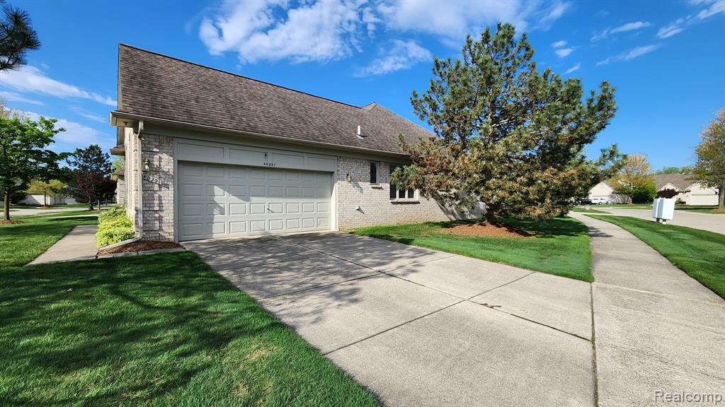 40201 RIVERBEND Drive, Sterling Heights, MI 48310 — Photo 4