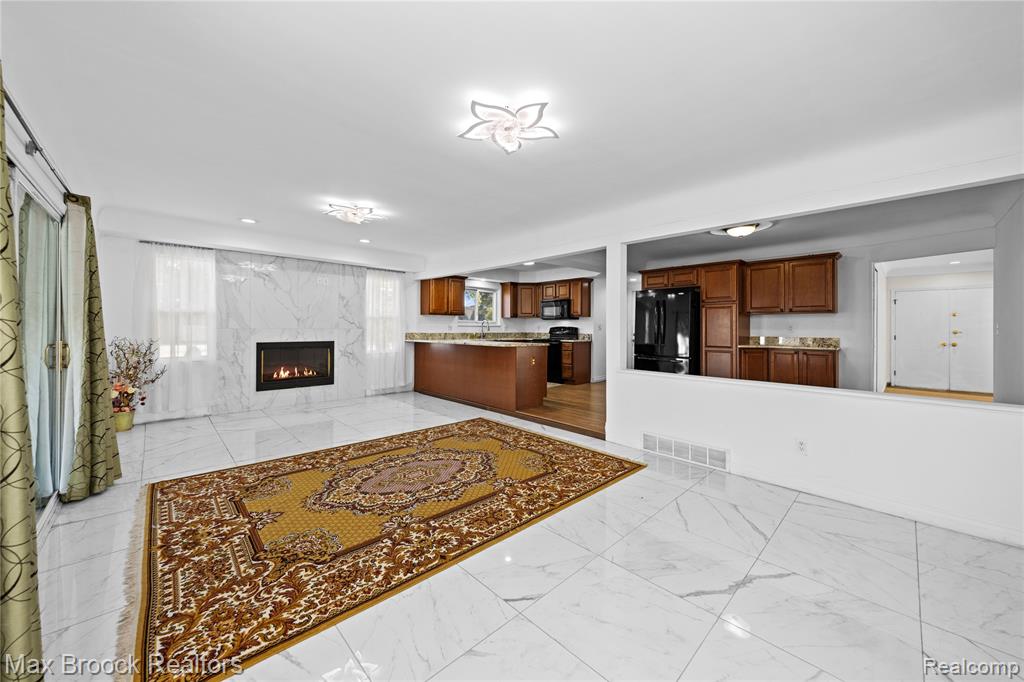 41544 Dequindre Road, Sterling Heights, MI 48314 — Photo 17