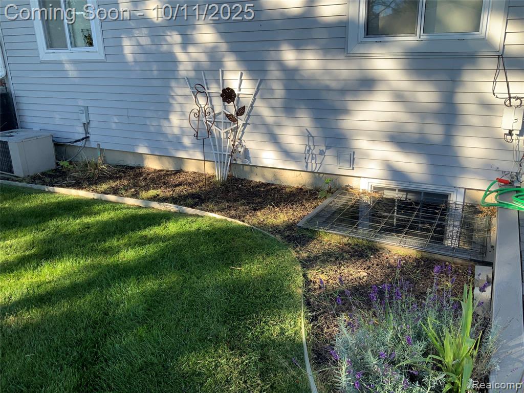 9130 E Bassett Court, Livonia, MI 48150 — Photo 43