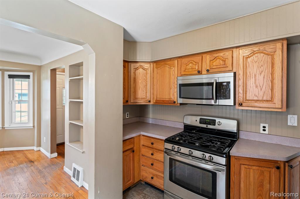 8242 RIVERDALE Street, Dearborn Heights, MI 48127 — Photo 7